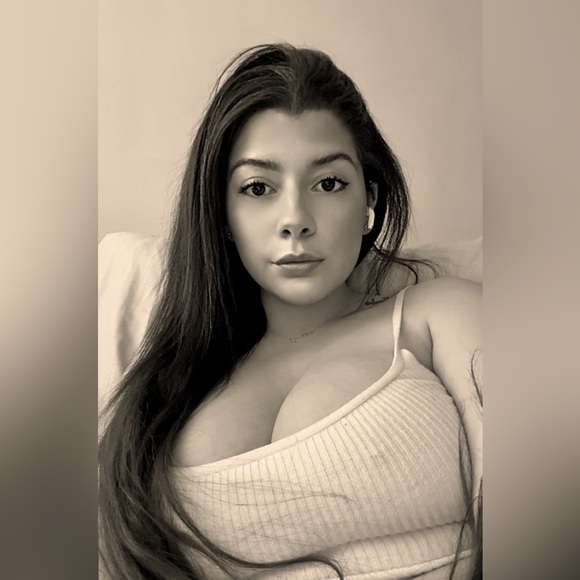 Hi! Welcome to Luxe By Lo, Iβm Lo π - Picture 1 of 2